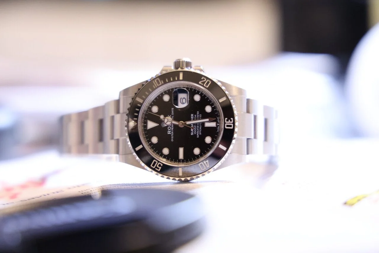 ロレックス サブマリーナーの魅力とは?相場・投資価値についても解説
