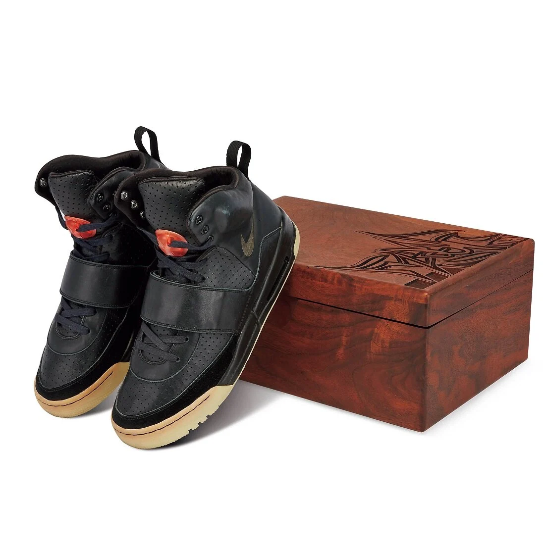 2021年に180万ドルのスニーカー史上最高額(※当時)で落札されたNike Air Yeezyの「Kanye West 〝Grammy Worn〞 Prototype」