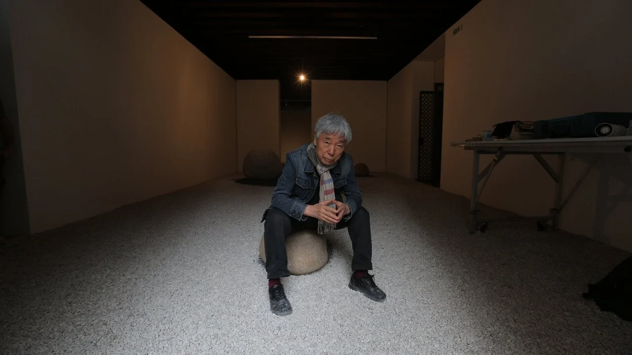「もの派」を代表するアーティスト・李禹煥|3億円超で落札された作品も